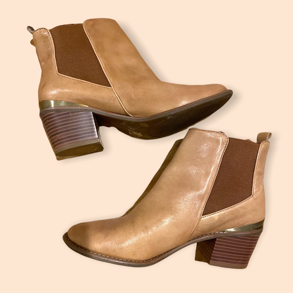 Women’s booties size 8 brown Inc International Concepts